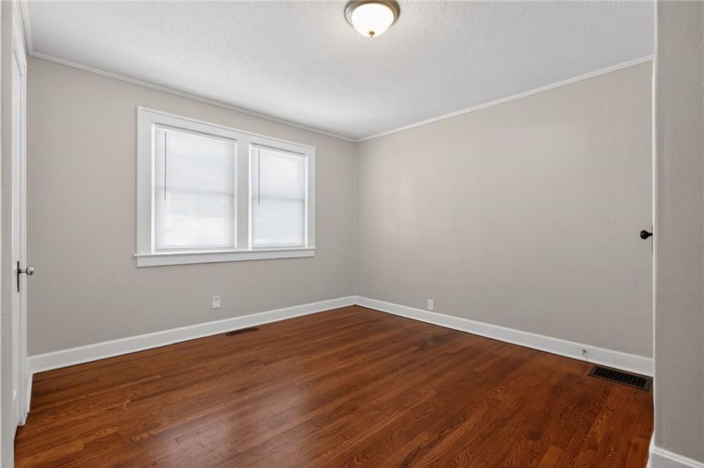 112 N Ash Avenue — photo 25