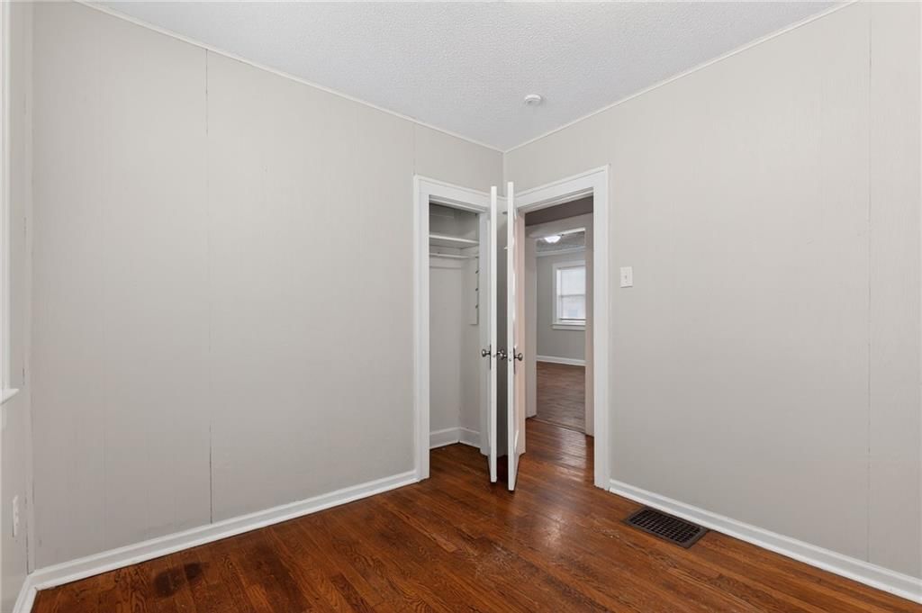 112 N Ash Avenue — photo 28