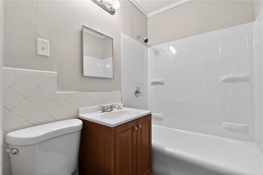 112 N Ash Avenue — photo 31