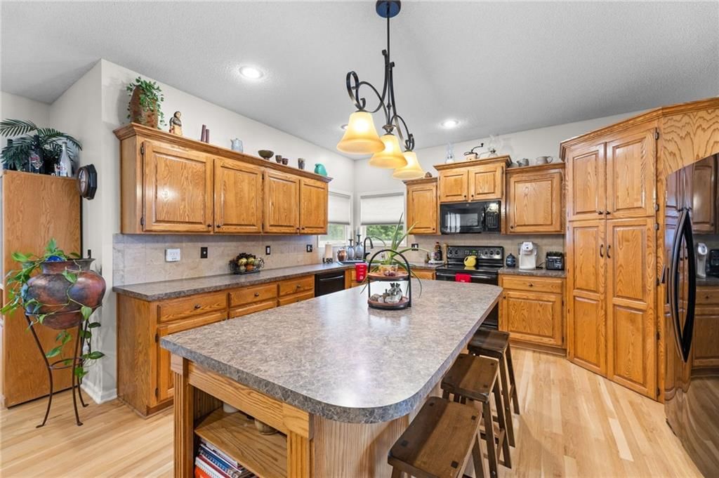 645 E Mockingbird Street — photo 6