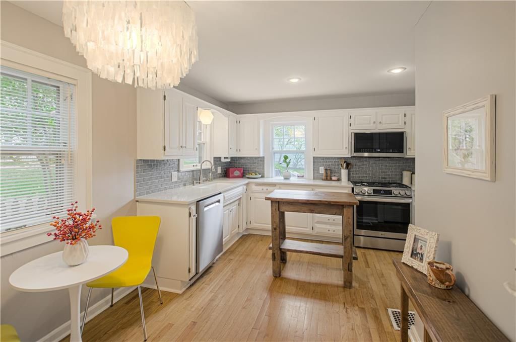 308 E 68TH Terrace — photo 11