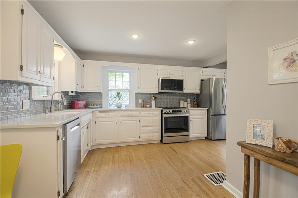 308 E 68TH Terrace — photo 12