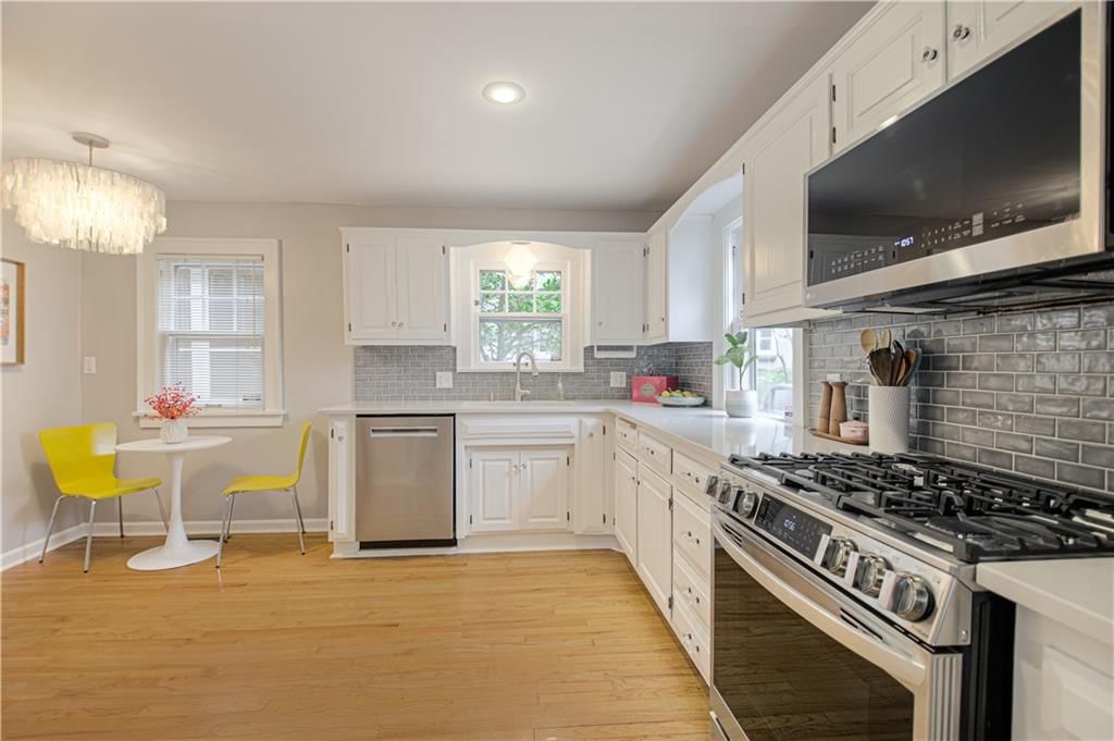 308 E 68TH Terrace — photo 17