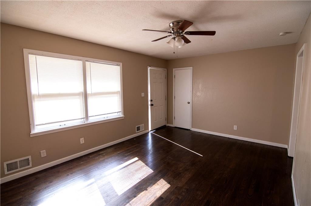 13112 Winchester Avenue — photo 3