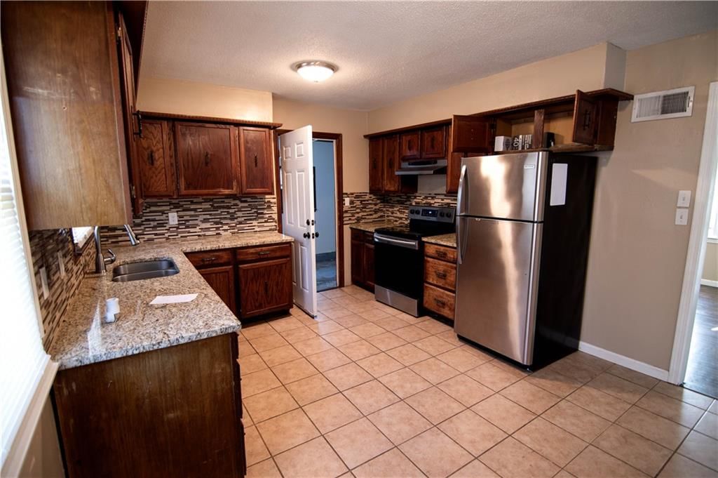 13112 Winchester Avenue — photo 4