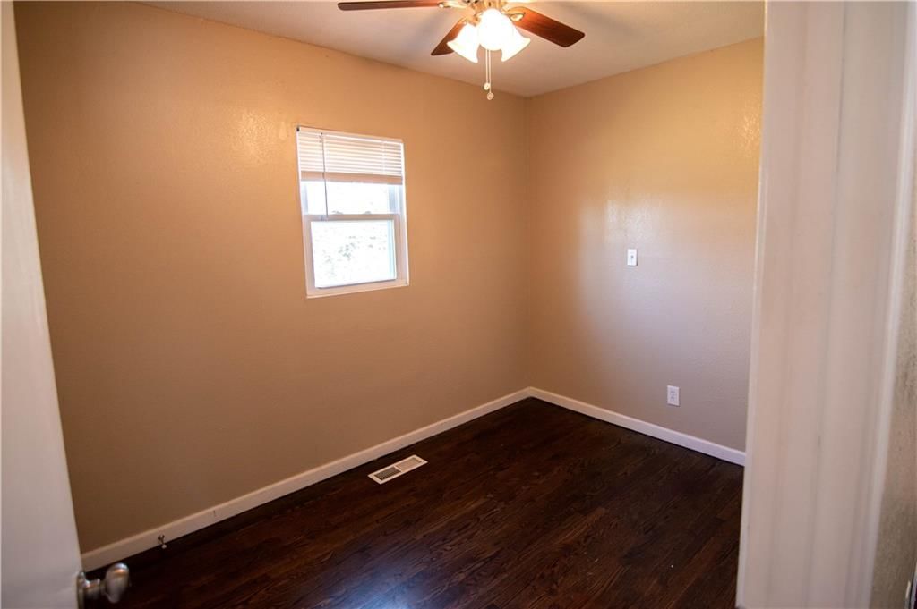 13112 Winchester Avenue — photo 10