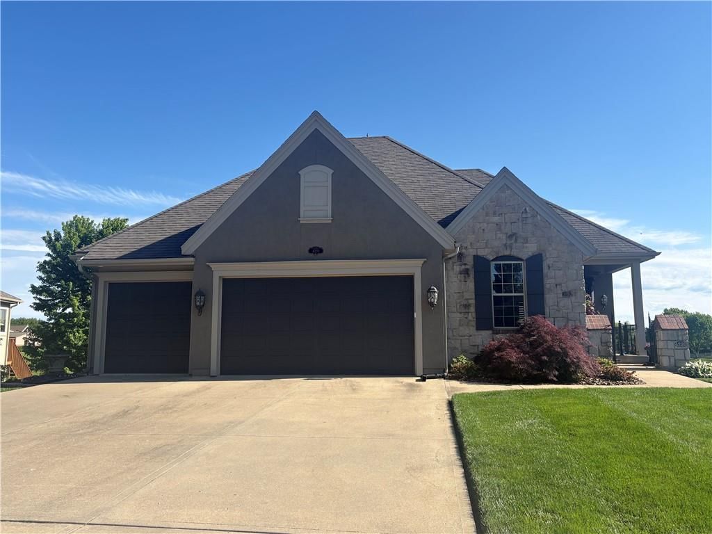4220 SW Duck Pond Drive — photo 1