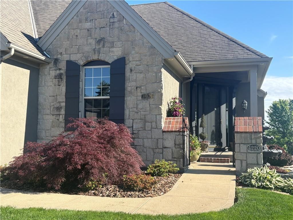 4220 SW Duck Pond Drive — photo 2