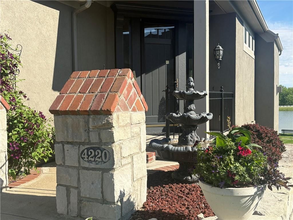 4220 SW Duck Pond Drive — photo 3
