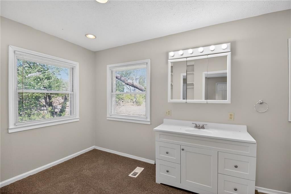 1422 S Maywood Avenue — photo 25