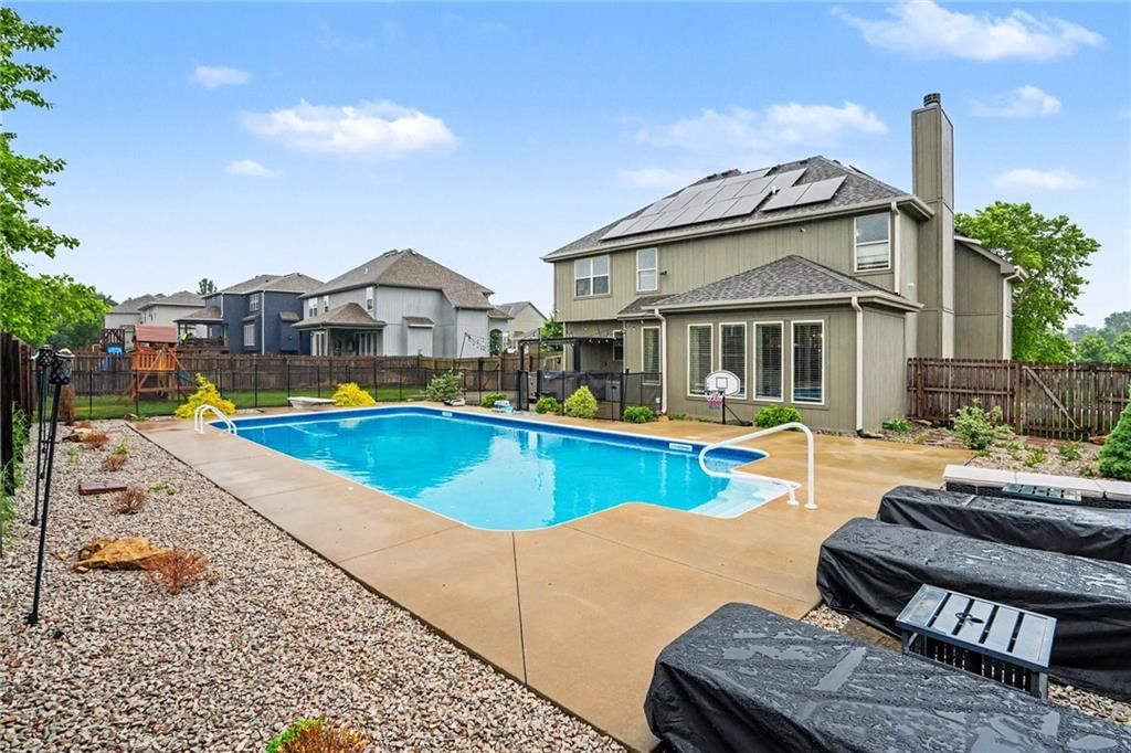 1001 SE Scarlet Court — photo 4