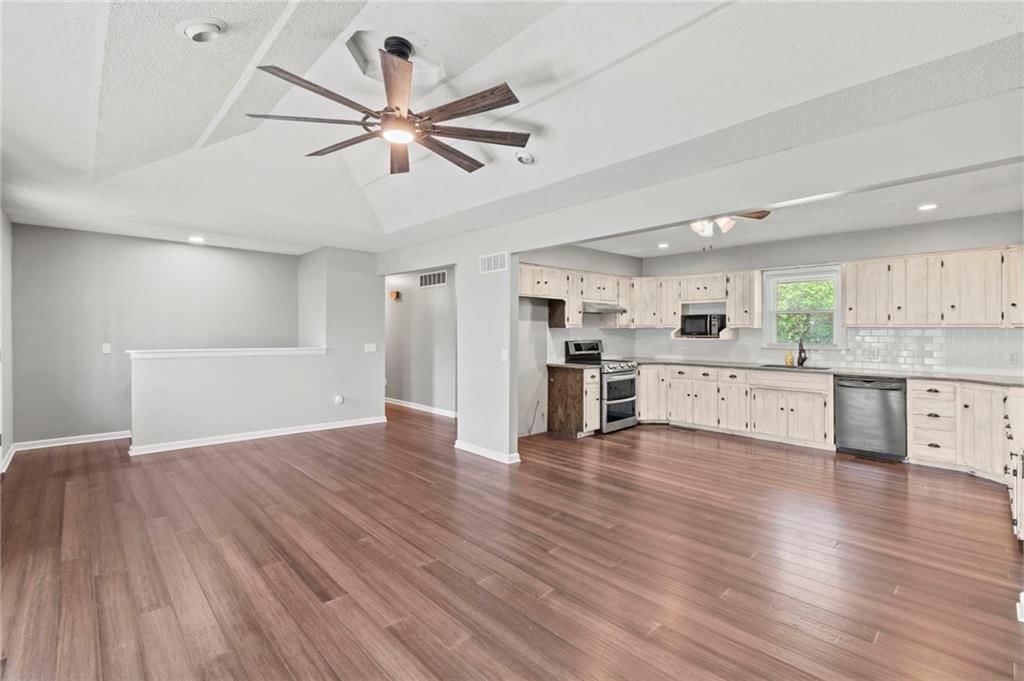 5977 SE 208th Street — photo 8