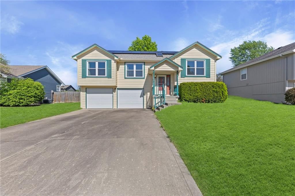 821 NE Michael Drive, Lee's Summit, MO