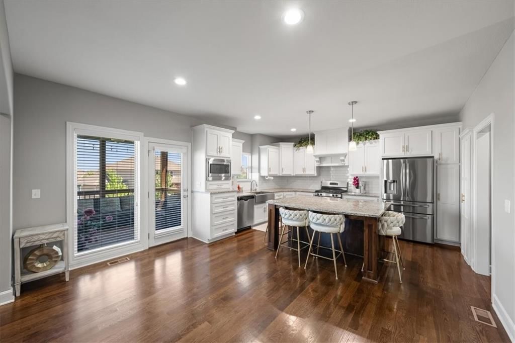 9419 N Bell Street — photo 10