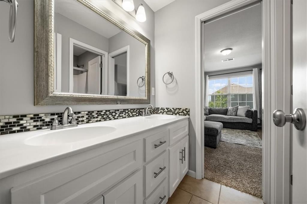 9419 N Bell Street — photo 20