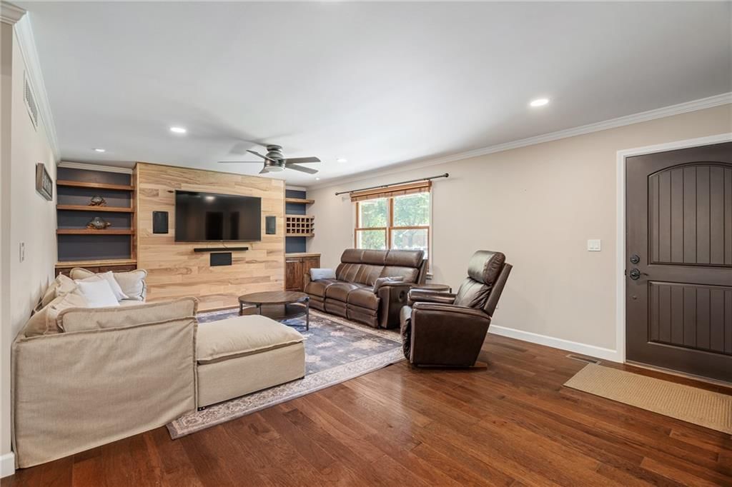 8220 High Street — photo 2