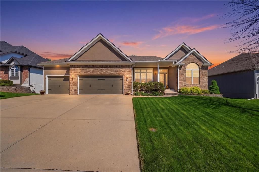 2207 Prairie Creek Drive, Kearney, MO
