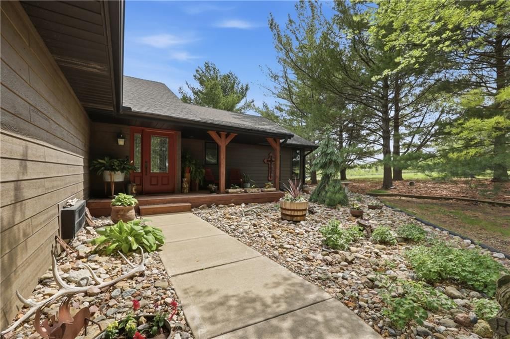 561 White Road — photo 4