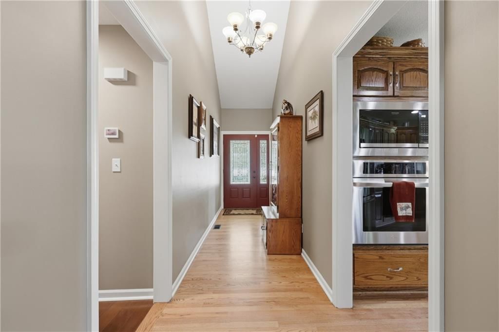 561 White Road — photo 31