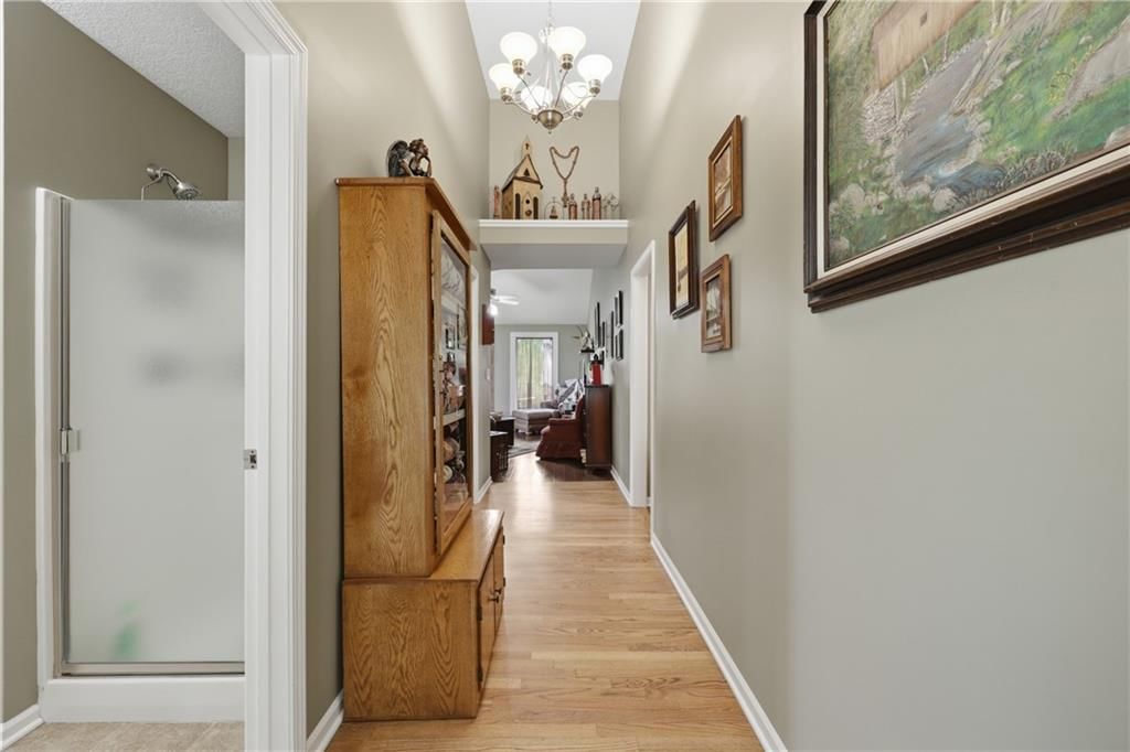 561 White Road — photo 32