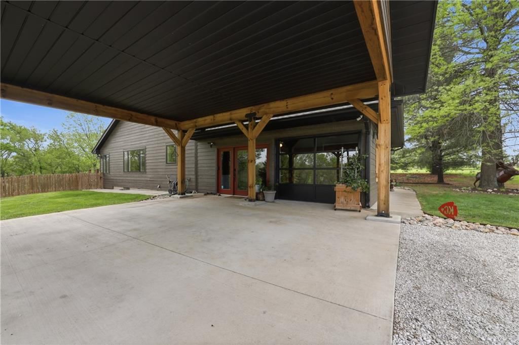 561 White Road — photo 33