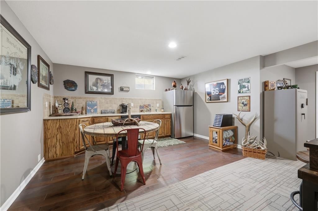 561 White Road — photo 41