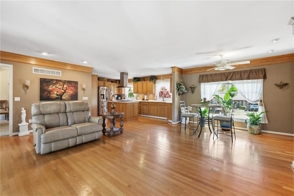 10706 W 70th Terrace — photo 8