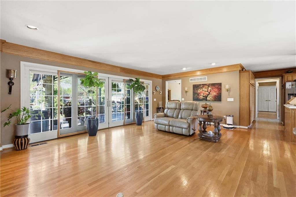 10706 W 70th Terrace — photo 9