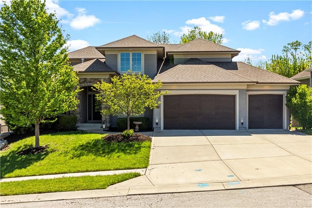 1104 Lakecrest Circle — photo 1