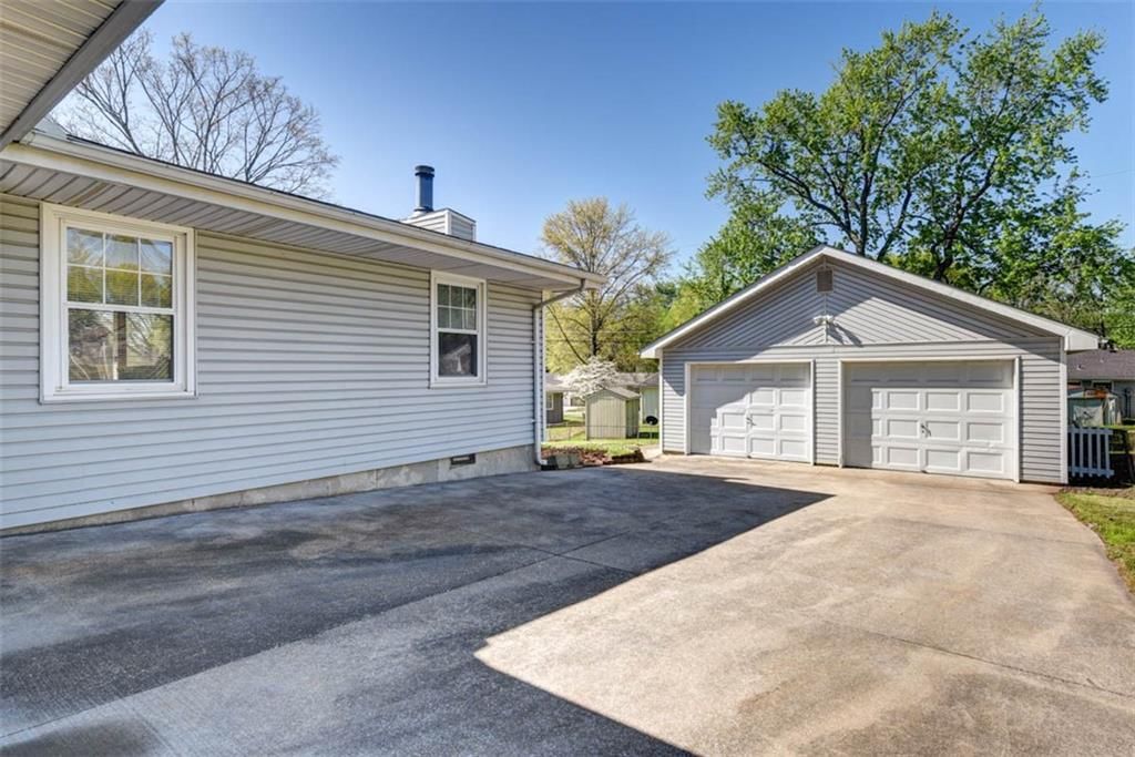 802 N Crow Avenue — photo 4