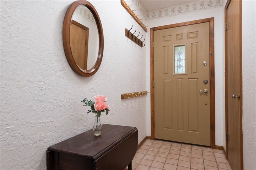 802 N Crow Avenue — photo 5