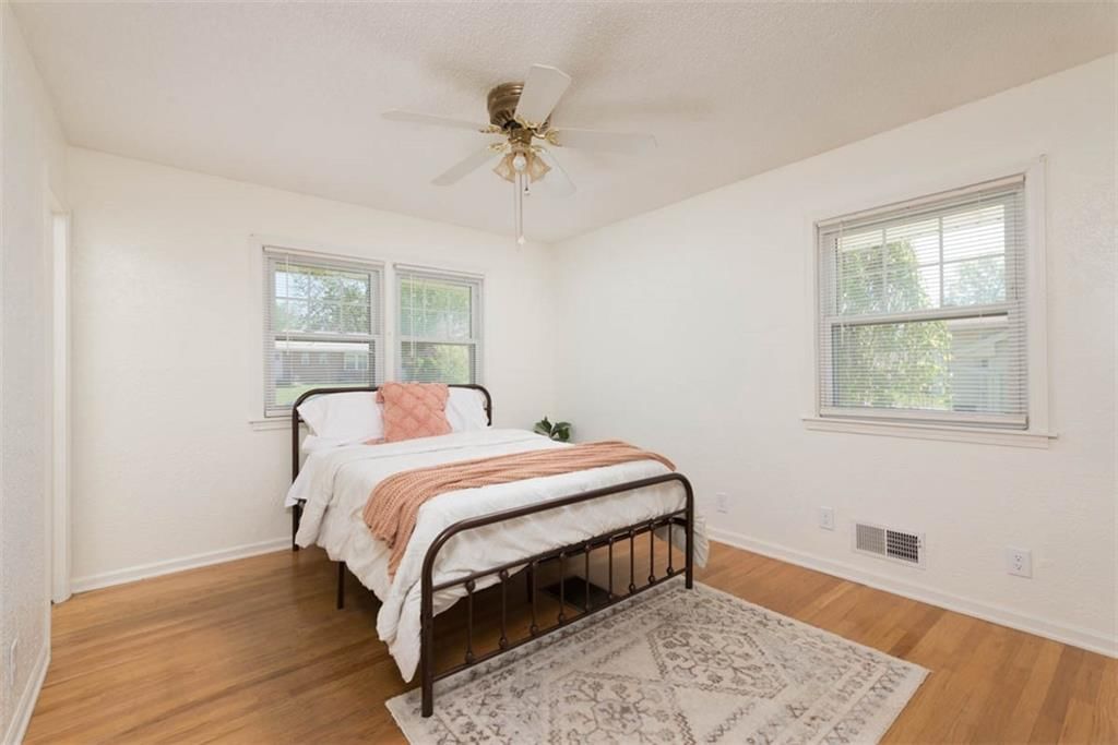 802 N Crow Avenue — photo 16