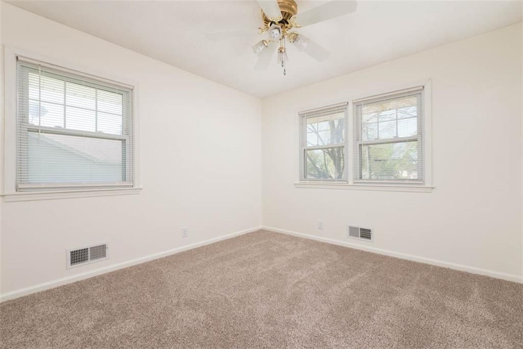 802 N Crow Avenue — photo 20