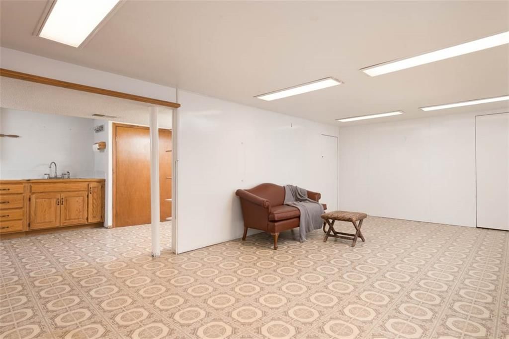 802 N Crow Avenue — photo 23