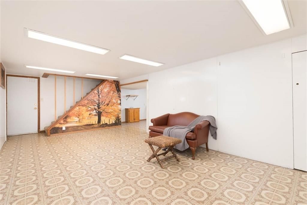 802 N Crow Avenue — photo 24