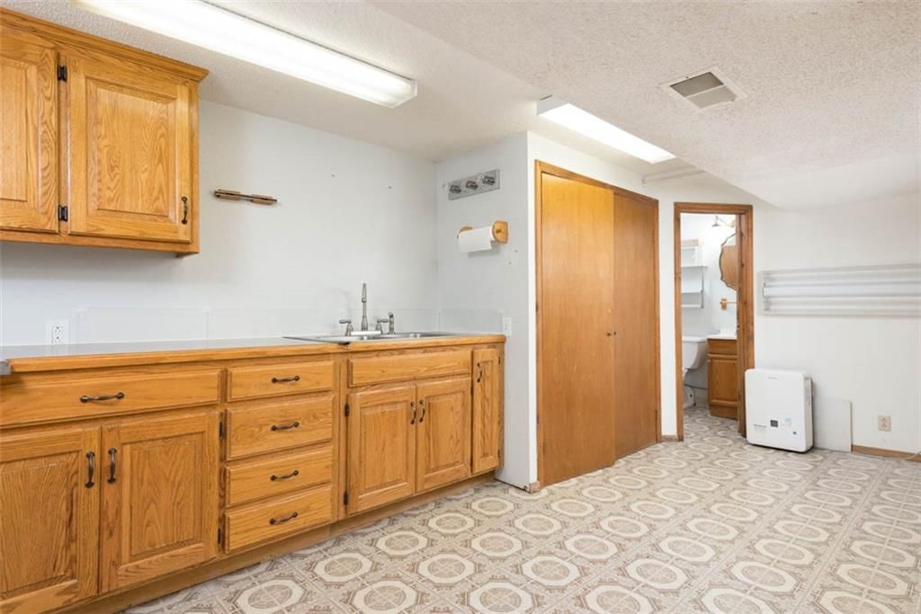 802 N Crow Avenue — photo 25