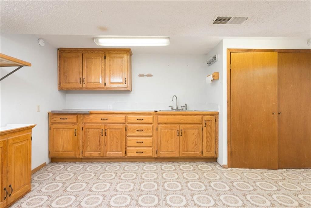 802 N Crow Avenue — photo 26