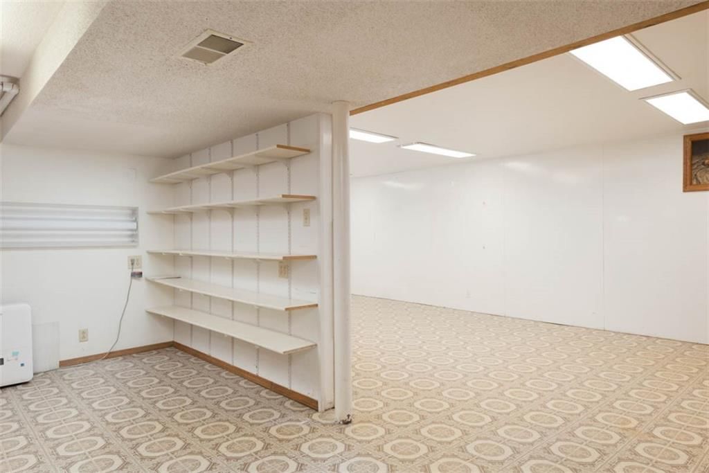 802 N Crow Avenue — photo 27