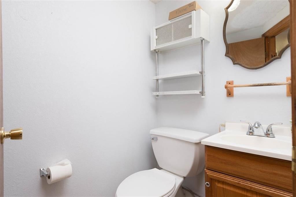 802 N Crow Avenue — photo 28