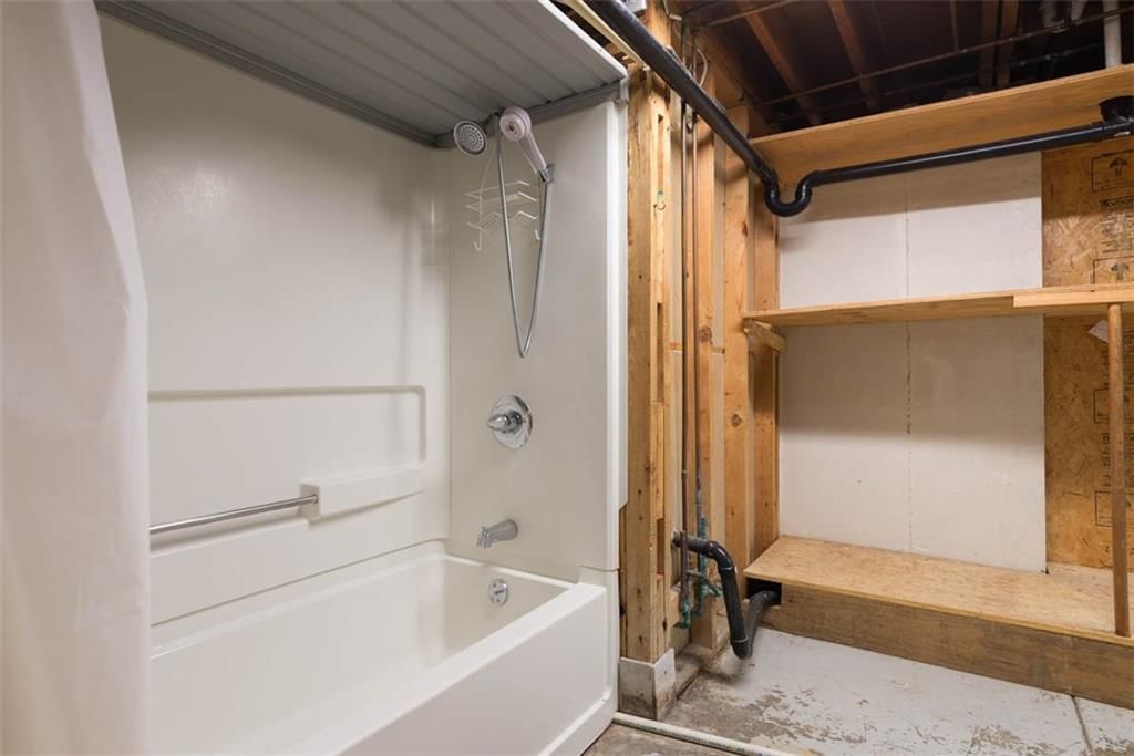 802 N Crow Avenue — photo 30