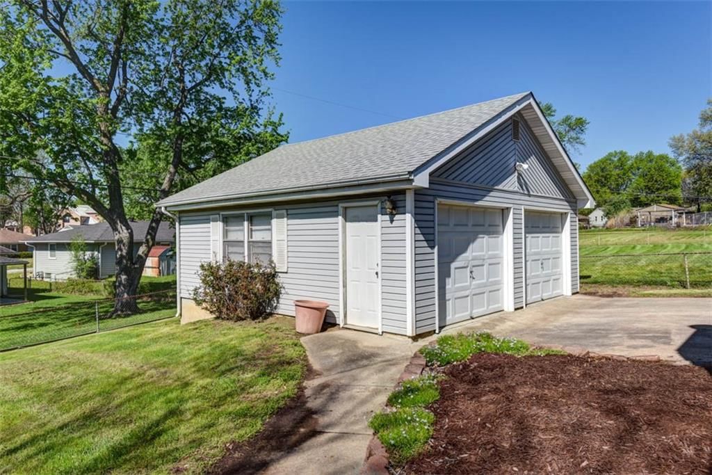 802 N Crow Avenue — photo 42