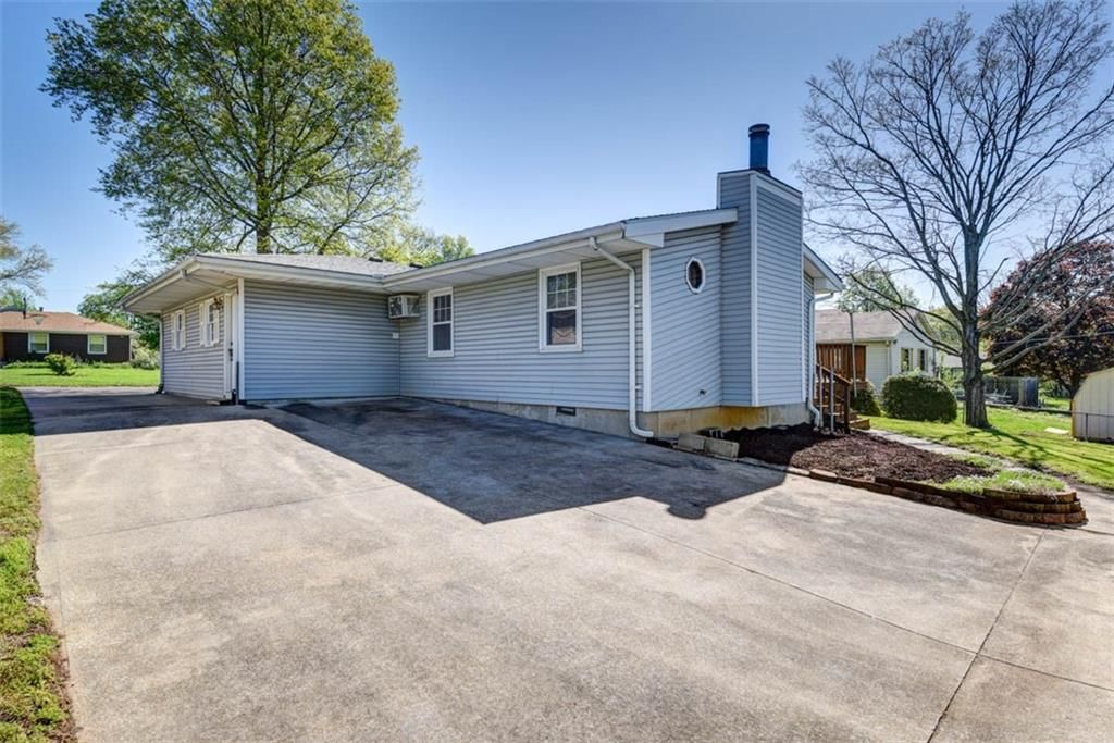 802 N Crow Avenue — photo 45