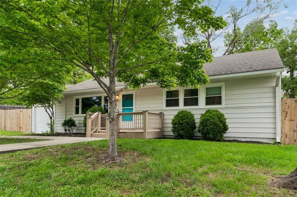 2400 Woodend Avenue — photo 3