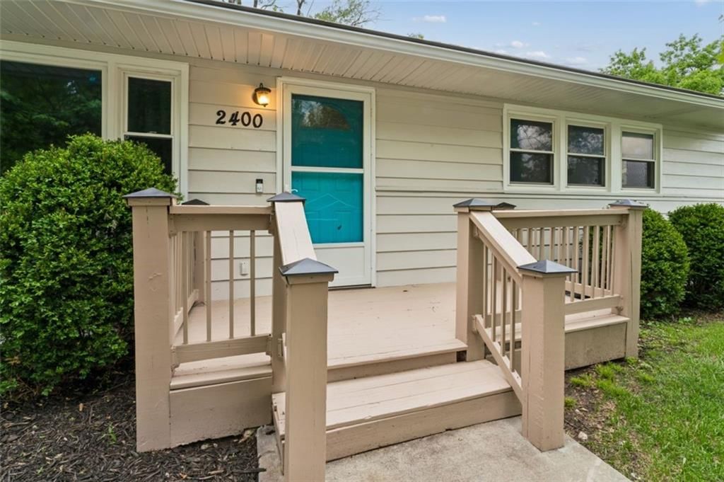 2400 Woodend Avenue — photo 4