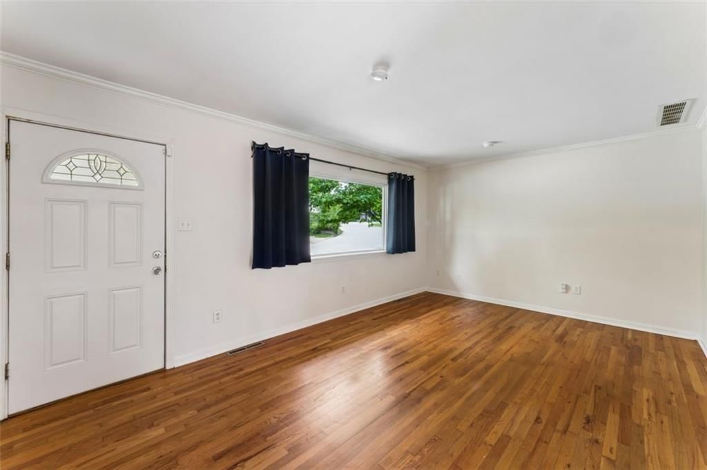 2400 Woodend Avenue — photo 5