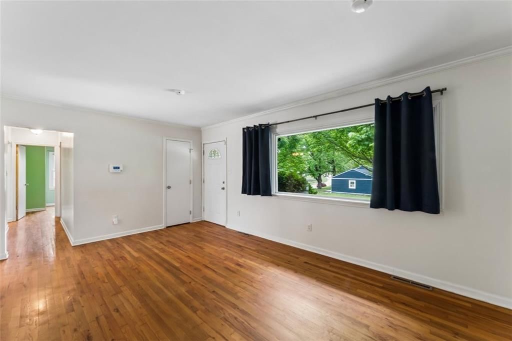 2400 Woodend Avenue — photo 6