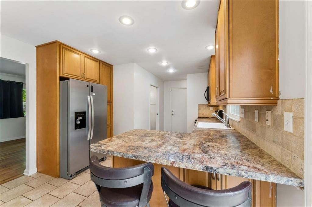 2400 Woodend Avenue — photo 10