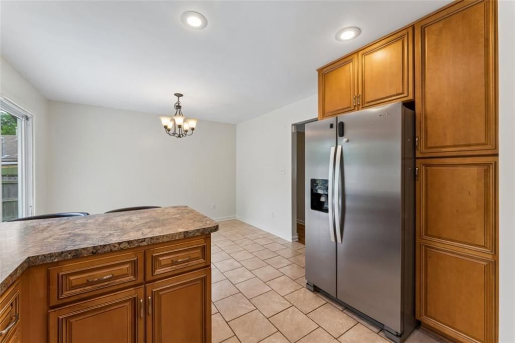 2400 Woodend Avenue — photo 12
