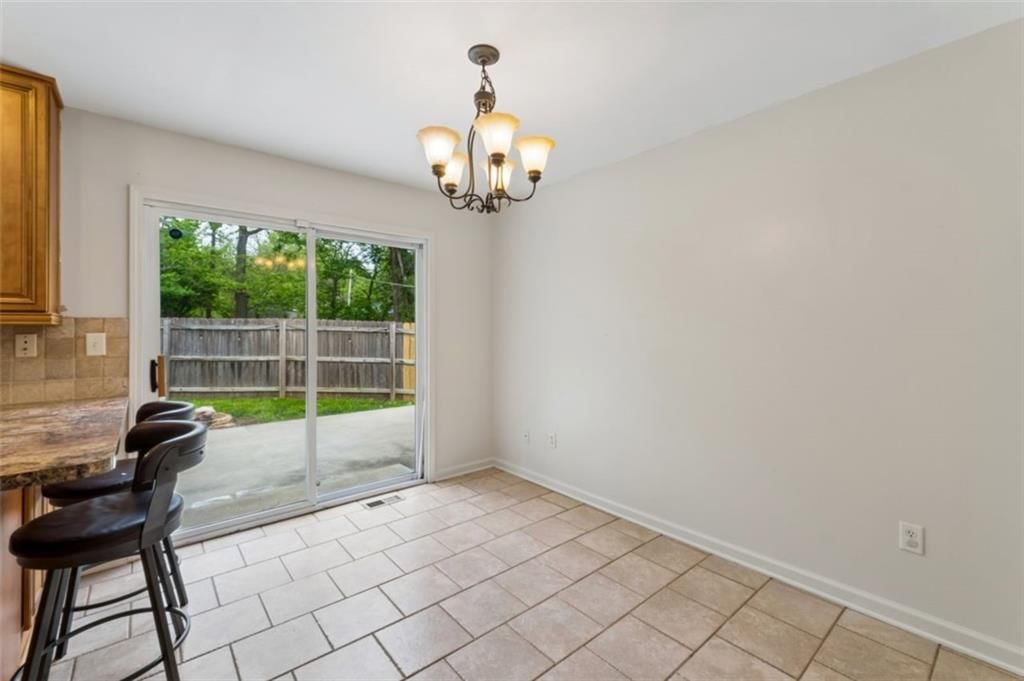 2400 Woodend Avenue — photo 14