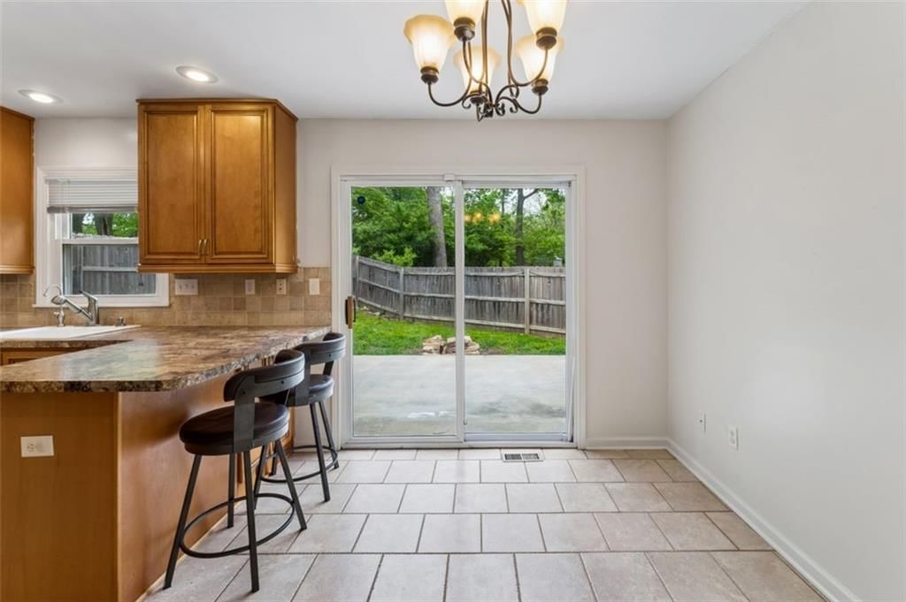 2400 Woodend Avenue — photo 15